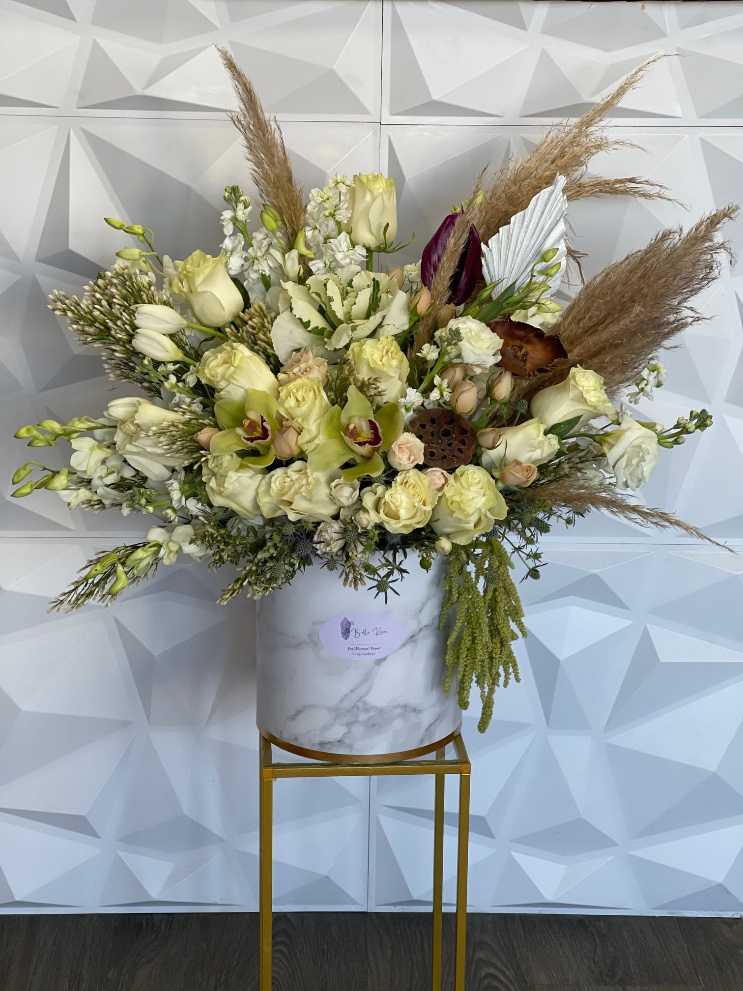 Bouquet of white dried flowers in a vase 179 3D model